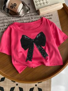 这款休闲蝴蝶印花两件套包括一件宽松舒适的短袖圆领T恤和一条双条纹短裤，是夏季的理想之选。适合居家休闲、街头穿着或校园穿着。 - 玫紅色 - 查看 4