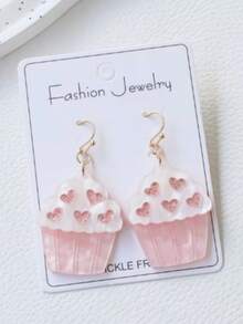 一对可爱的亚克力情人节耳环，饰有闪亮甜美的心形图案，是完美的节日礼物。