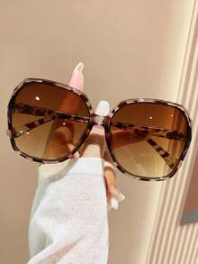 1 Pair Leopard Print Brown Square Sunglasses, Bohemian Style, Suitable For Street, Travel, Vacation, Sports, Driving, Festivals, Beach, EDM, Outings, Summer Accessories, Family Trips, Golf, Hiking, Elegant Attire, Vacation Atmosphere, Sports, Parties, Street Style, Fishing, Outdoor Activities, Holidays, Outdoor Activities, Vacation - White Tortoiseshell Framed Double Tea Leaves - View 2