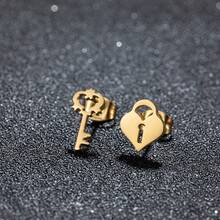 1 paire de boucles d'oreilles à clé asymétrique à la mode, en acier inoxydable doré, accessoire élégant pour tous les jours, convient pour les fêtes et les cadeaux - GED526 - Voir 2