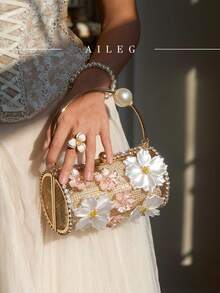 Luxury Women's Contrasting Flower Dinner Bag With Exquisite Metal Mesh Bucket Bag, Perfect For Dinners And Parties, Can Be Paired With Daily Wear, Formal Wear, Ball Dresses, Birthday Dresses - Champagne - View 1