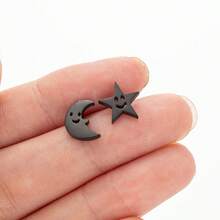 1 paire de boucles d'oreilles étoile et lune à la mode, boucles d'oreilles élégantes et hypoallergéniques à design asymétrique pour femmes - GED515 - Voir 7