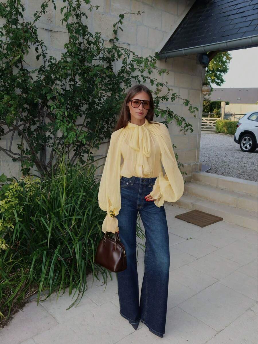 Áo kiểu nữ thanh lịch, cổ đứng, tay dài, chất liệu xuyên thấu - viền bèo nhún, tay phồng, xếp ly phía trước, chất liệu mỏng, cài nút phía trước, dáng rộng, thích hợp cho mùa hè. - Vàng nhạt - Xem 1