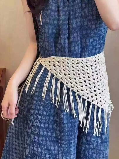 1条波西米亚风手工钩编女士三角腰带，流苏针织三角围巾系带，多功能日常腰带，三角镂空系带，也可作发带，适合女孩和年轻女性在各种场合佩戴，四季皆宜的腰部配饰，适用于日常穿着、化妆、派对、节日、宴会、表演等场合。是感恩节、生日和节假日的理想礼物。