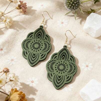 1 Pair Wooden Lace Pattern Carved Pendant Earrings
