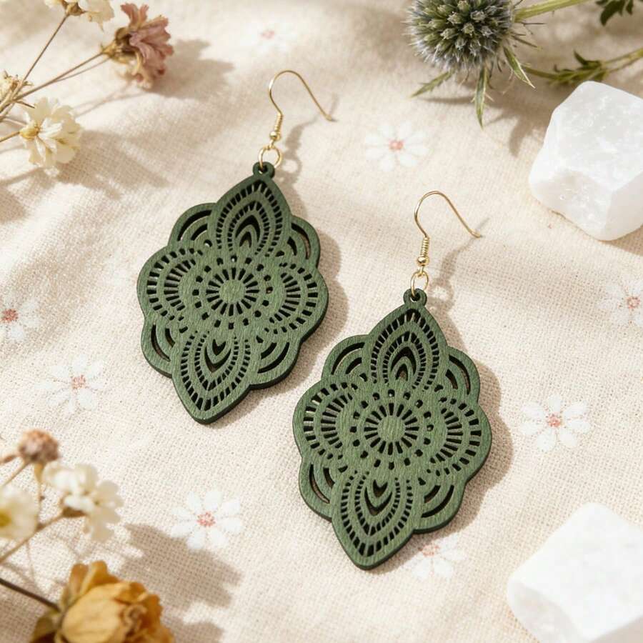 1 Pair Wooden Lace Pattern Carved Pendant Earrings