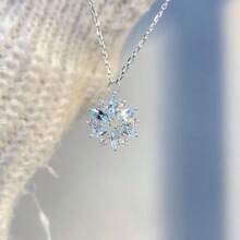 New Sparkling Diamond Sky Blue Glass Snowflake Necklace For Women, Light Luxury, Niche Design, Full Diamond Necklace, Christmas And Birthday Gift - 1 - 查看 3