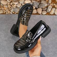 1双彩虹条纹学院风休闲乐福鞋袜，适合商务、通勤、办公室和居家穿着，四季皆宜。 - 黑色 - 查看 9