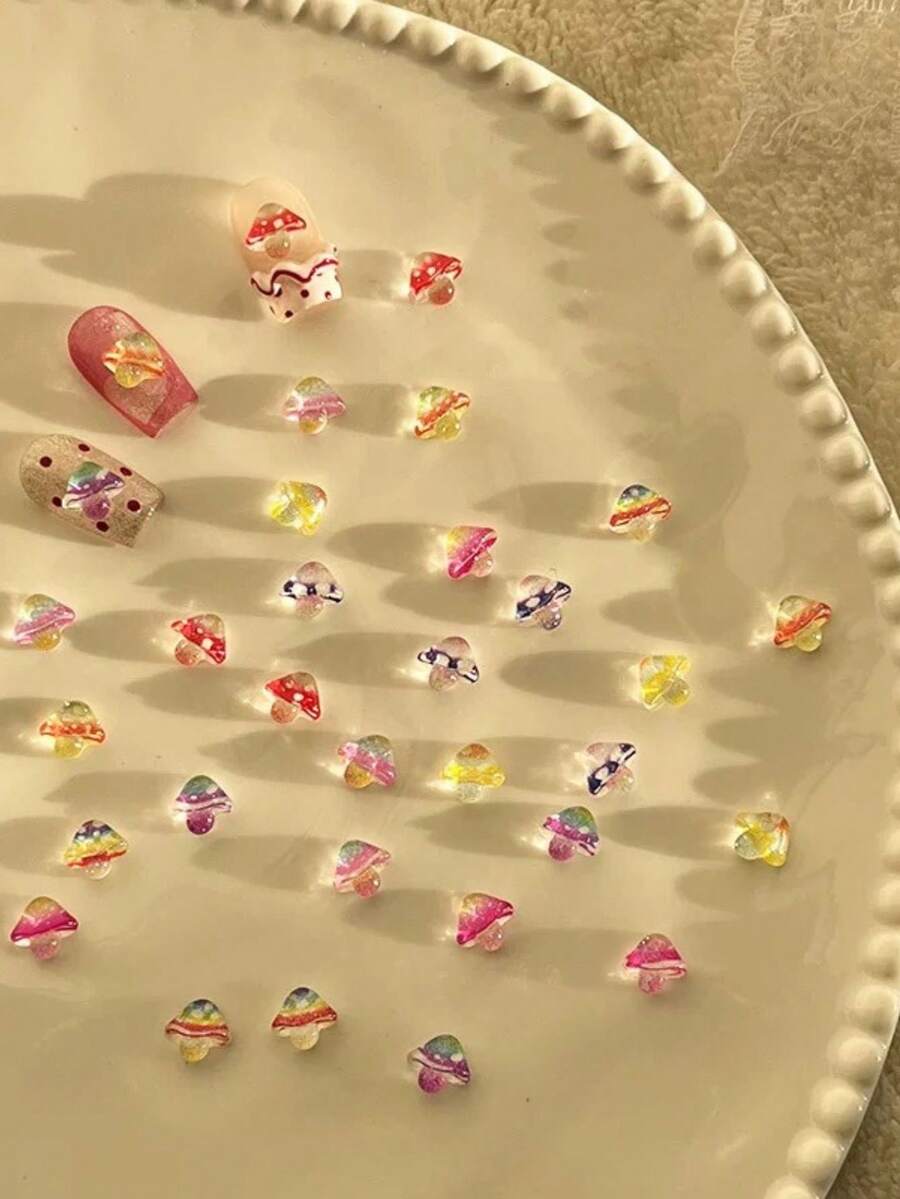 20个新款全息迷你蘑菇卡通美甲装饰，3D透明小蘑菇树脂DIY美甲配件，美甲水钻，情人节美甲装饰 - 彩色 - 查看 1