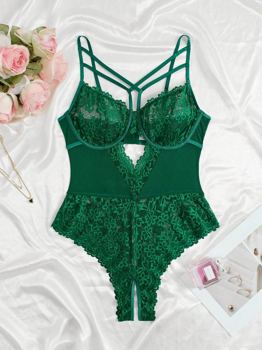 Plus Size Women Contrast Lace Hollow Out Sexy Lingerie Camisole - Green - View 1