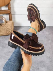 新款女士厚底乐福鞋，时尚百搭，皮革鞋面，套脚式蝴蝶结装饰，亮黑色圆头鞋 - 咖啡棕 - 查看 2