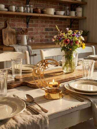 1 Set/Pc Layered Star & Moon Hollow Candle Holder. Made Of Metal, This Candle Holder Features Multiple Curved Supports Forming A Crescent Moon Shape, Decorated With Carved Mini Moons And 3D Pentagonal Stars. The Center Has A Round Candle Tray, And The Base Is Cylindrical, Presenting A Staggered Star And Moon Layered Effect. Suitable For Decorating Bedrooms, Modern Living Rooms, Art Bookstores, Bedroom Desks, And Dining Tables, Also Great For Use On Occasions Like Eid Al-Fitr Or Other Holidays.