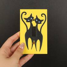 1个亮黄色背景黑猫贴纸开关装饰框，3D卡通猫墙壁开关面板装饰，适用于客厅和卧室墙壁开关装饰，附带螺丝，无需电源