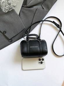 这款全新迷你圆筒手套斜挎包造型精美，复古时尚，休闲简约又不失优雅。它采用拉链设计和可调节肩带，非常适合青少年、购物和旅行使用。这款包包容量充足，可轻松收纳日常必需品，是一款百搭时尚单品。它风格百搭，适合各种场合。 - 簡約圓筒手提包 - 查看 10