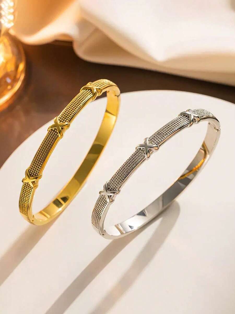 1条时尚简约不锈钢交叉手链，适合女士日常佩戴