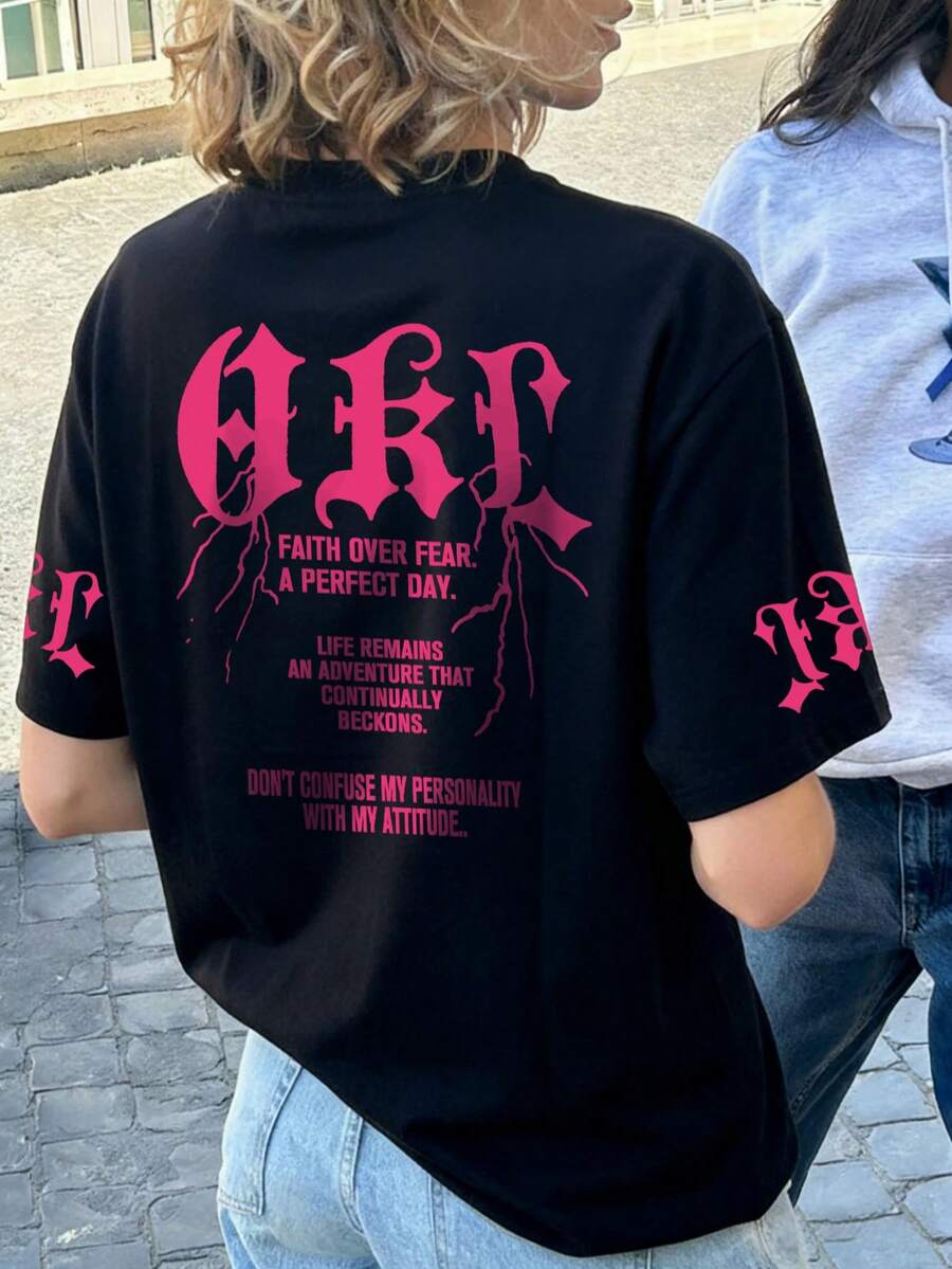 Camiseta de mujer de manga corta con cuello redondo y estampado de letras, estilo casual y versátil para vacaciones, adecuada para uso diario y verano, color negro