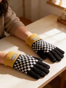 1 paire de gants tricotés bicolores à carreaux, chauds et compatibles avec les écrans tactiles, convenant pour le port quotidien, les étudiants universitaires, le cyclisme, les fêtes, les occasions décontractées. Peuvent être offerts comme cadeaux de vacances à des amis et à la famille. Gants d'hiver essentiels pour les activités extérieures, les sports et le cyclisme. - Multicolore - Voir 10