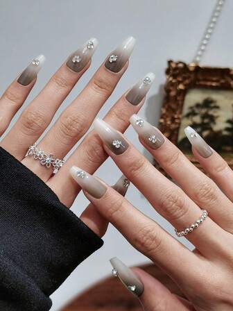 24 uñas postizas de forma larga y tubular, manicura francesa en degradado gris con cristales apilados, adecuadas para otoño/invierno, ideales para citas, regalos, uso en la oficina. Incluye 1 pieza de gel de gelatina y 1 lima de uñas