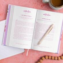 Un Año Con Dios: 365 Devocionales Para Inspirar Tu Vida | A Year With God: 365 Devotions To Inspire Your Life (Spanish Edition), Hardcover - Hardcover - View 2