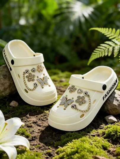 A Pair Of 3D Three-Dimensional Butterfly, Flower, Chain Clog For Women - Lightweight & Comfortable Closed-Toe EVA Slippers, Fashionable, Cool & Elegant Spring & Summer Home Shoes, Must-Have Sandals For Bathroom, Vacation, Party, Beach & Camping