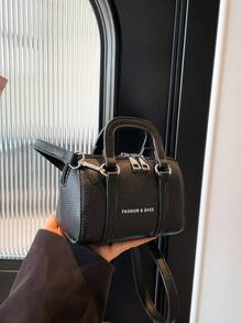 这款全新迷你圆筒手套斜挎包造型精美，复古时尚，休闲简约又不失优雅。它采用拉链设计和可调节肩带，非常适合青少年、购物和旅行使用。这款包包容量充足，可轻松收纳日常必需品，是一款百搭时尚单品。它风格百搭，适合各种场合。 - 簡約圓筒手提包 - 查看 14