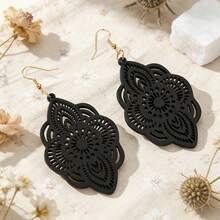 1 đôi bông tai mặt dây chuyền bằng gỗ chạm khắc họa tiết ren. - màu đen - Xem 4
