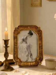 Khung ảnh mạ vàng cổ điển sang trọng - Một khung ảnh trang trí theo phong cách Baroque thanh lịch, rất phù hợp với các tác phẩm nghệ thuật ba lê. Có thể dùng làm vật trang trí trên bàn trang điểm trong phòng ngủ, và cũng là một món quà tuyệt vời cho những người yêu nghệ thuật và đam mê trang trí nhà cửa. - Vàng - Xem 9