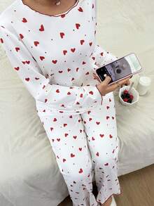 可爱红色爱心印花长袖睡衣套装，柔软亲肤，可爱爱心图案，宽松舒适的女士两件套家居服