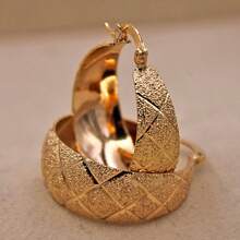 1 Pair Elegant Minimalist Hollow Criss-Cross Hoop Earrings, Unisex, Suitable For Party, Banquet And Various Occasions - Gold - View 2
