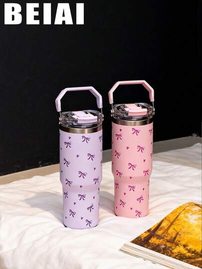 1个900毫升可爱蝴蝶结图案双层不锈钢保温杯，平底，可作咖啡杯、车载杯、水杯、户外水杯、茶杯、真空保温杯，带吸嘴和吸管设计，适合户外、办公室、家庭、学校、汽车、健身房、旅行等场合，是生日礼物、节日礼物、母亲节礼物、父亲节礼物、返校礼物、情人节礼物的理想之选。
