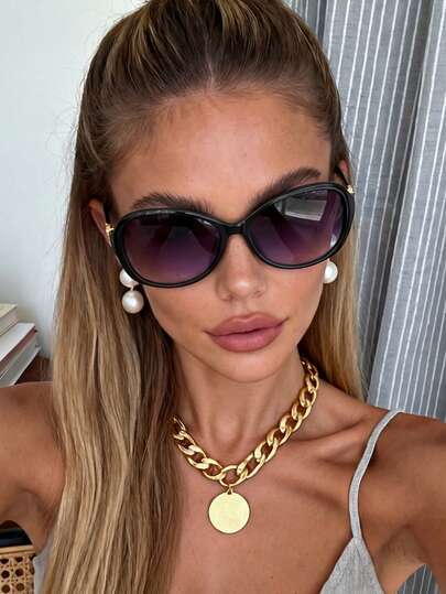 一副男女通用超大复古太阳镜，全框百搭时尚眼镜，适合度假、旅行、海滩、优雅风格、街头时尚、运动、派对、街头风等场合。