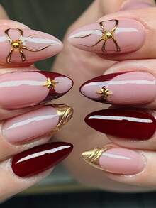 Bộ 24 miếng dán móng tay hình hạnh nhân màu đỏ tía trang nhã, kiểu Pháp, điểm xuyết nơ và ruy băng vàng. Những miếng dán móng tay lấp lánh, phủ kín toàn bộ bề mặt này rất thích hợp làm quà tặng năm mới cho phái nữ, dùng hàng ngày hoặc tự trang trí trong các bữa tiệc. (Dụng cụ làm móng) - Nhiều màu - Xem 1