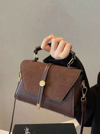 2026新款麂皮绒和PU材质方形单肩包，咖啡棕色，复古风格，适合日常使用、约会、送礼、购物、作为钱包、办公、上学、工作、商务、通勤、户外活动、旅行等场合，是秋冬季新款女士包包，也是秋季最佳钱包之选，是最新款时尚女士麂皮绒包，完美搭配女士秋季服装。