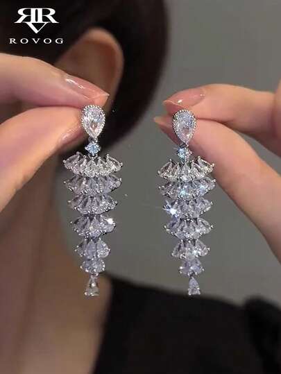 1 Pair Elegant Luxury Geometric Flared Design Unique Boutique Copper Micro-Inlaid Artificial Zirconia Embedded Personalized Glamorous New Bride Bridesmaid Gift, Suitable For Women's Wedding, Gala, Party, Vacation, Matching Evening Dress, Fashion Earrings