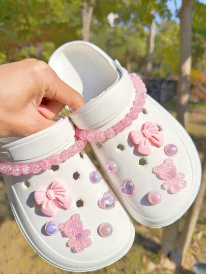 14件套鞋饰配件，适用于镂空凉鞋、拖鞋、花园鞋、沙滩鞋，DIY蝴蝶结，粉色小熊，心形，可拆卸ABS粉色珍珠装饰链，适合作为节日和生日礼物装饰。