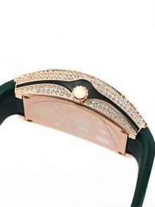 1件男士奢华全镶钻桶形防水发光腕表，配硅胶表带