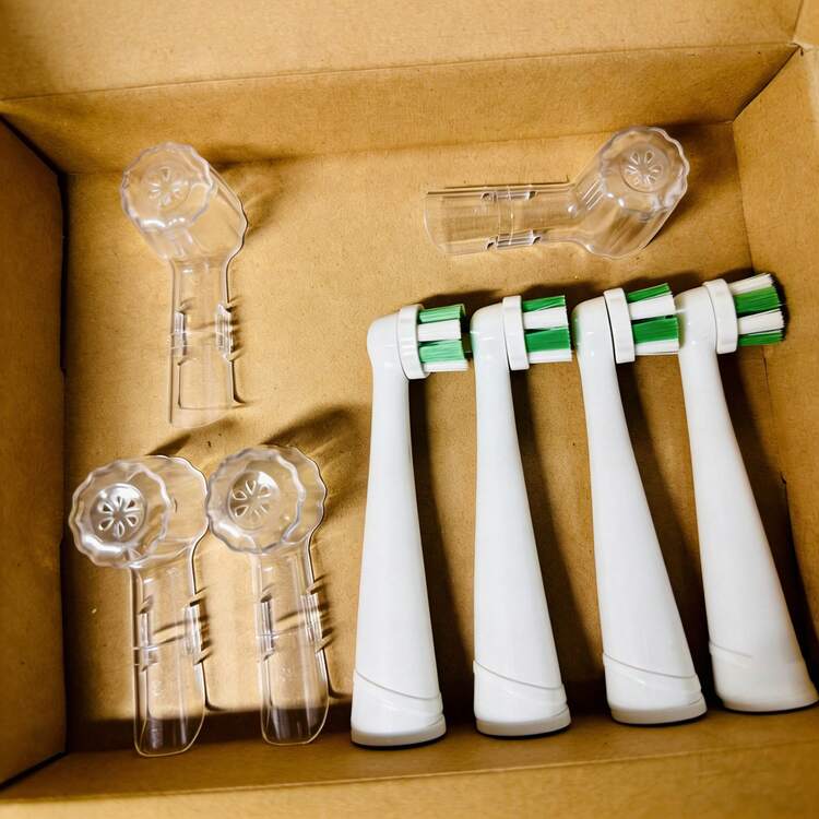 4/8 piezas de cabezales de cepillo de dientes de repuesto, adecuados para la serie Io, limpieza profunda, cuidado oral, empaquetados individualmente, aptos para el hogar y los viajes - 8 piezas en embalaje a prueba de polvo blanco y verde - Añade 1