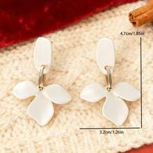 1 Đôi bông tai hình cánh hoa cách điệu, thanh lịch - trắng - Xem 4