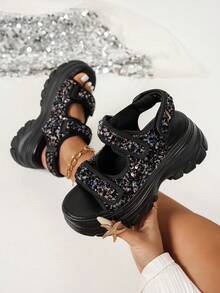 新款女鞋，时尚百搭，舒适厚底，休闲凉鞋，双带增高显瘦防滑，亮片装饰，轻便舒适，休闲百搭，适合日常穿着和通勤。 - 彩黑色 - 查看 5