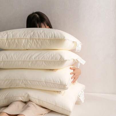 1 ruột gối may hai đường chỉ, chất liệu mềm mại, độ đàn hồi tốt, vải dệt chắc chắn, chất lượng cao, thoải mái khi sử dụng.