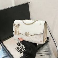 Bolso cuadrado con solapa decorado con lazo y perlas falsas, cadena de moda, PU brillante, mini bolso de solapa de moda para estudiantes, correa de hombro ajustable. El mejor regalo personalizado para mujeres, madres y novias, los mejores regalos del Día de la Madre - Beis - Ver 1