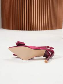 女士时尚酒红色缎面邂逅3D蝴蝶结尖头细高跟鞋，勾勒优雅曲线，散发迷人气质，每一步都充满浪漫情调 - 酒紅色 - 查看 7