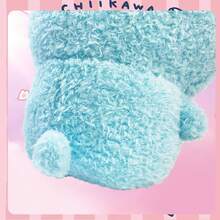 Miniso 1个千川系列8层毛绒娃娃，身穿蓝色睡衣，短毛绒材质，坐姿，脸颊泛红，适合家居装饰/抱枕，可爱毛绒娃娃 - 淺藍色 - 查看 6
