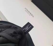 CHANEL Túi đựng đồ hình chữ nhật sọc đen, trang trí logo tròn, túi đựng mỹ phẩm di động dung tích lớn, túi trang điểm thời trang Y2K dùng hàng ngày khi đi làm và du lịch, phù hợp cho mùa xuân, thu và đông. - màu đen - Xem 2