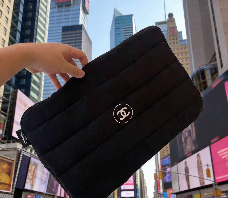 CHANEL Túi đựng đồ hình chữ nhật sọc đen, trang trí logo tròn, túi đựng mỹ phẩm di động dung tích lớn, túi trang điểm thời trang Y2K dùng hàng ngày khi đi làm và du lịch, phù hợp cho mùa xuân, thu và đông. - màu đen - Xem 1
