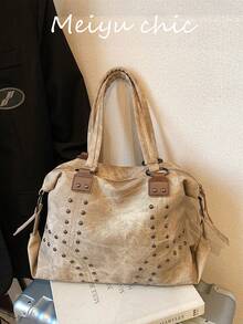 Ta khaki jednokolorowa, nitowana damska torba na ramię jest wykonana ze skóry syntetycznej, ma dwa uchwyty i gładki metalowy zamek błyskawiczny. To modna i uniwersalna torebka damska, z miejscem na codzienne drobiazgi, takie jak szminka, klucze i kosmetyki. Idealna do dojazdów do pracy, na zakupy, w podróże służbowe, na wycieczki i na różne okazje. - Kolor khaki - Zobacz 8