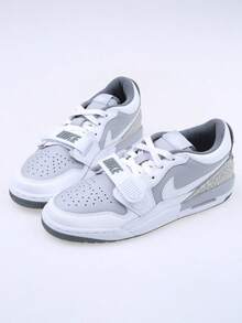 Nike Youth Unisex Low-Top Cushioned Casual Basketball Sneakers - White/Gray - View 5