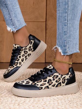 Leopardmönstrade casual sneakers för kvinnor, moderiktiga lätta sportskor, minimalistiska platta slip-on skateboardskor, mångsidiga vardagskläder
