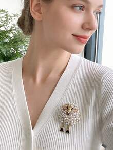 "1pc Cute Sheep Brooch Pin - Golden-Tone & Fleece-Like Texture, Elegant Christmas & Holiday Jewelry For Women, Party, Everyday Outfits - Zinc Alloy " - Little Sheep - View 4