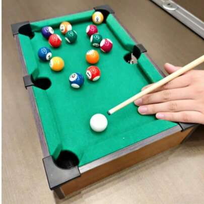 Mesa de billar mini compacta - Mesa de billar portátil para el hogar, patas resistentes, diseño ahorra espacio, adecuada para espacios pequeños, estructura duradera, uso en interiores y exteriores, ideal para entusiastas de las mesas de billar, entretenimiento para fiestas y familias - Requiere un montaje sencillo, mesa de billar pequeña, adecuada como regalo de Navidad o cumpleaños para familiares y amigos